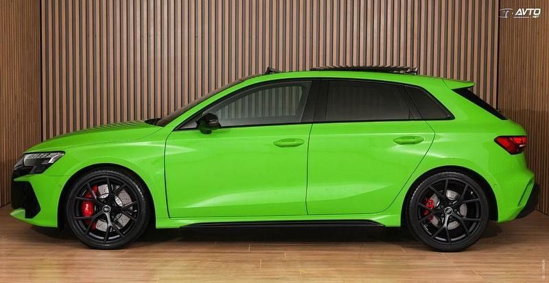 Neu Audi RS3 Sport 400 PS (294 kW) 2026 Grün Limousine
