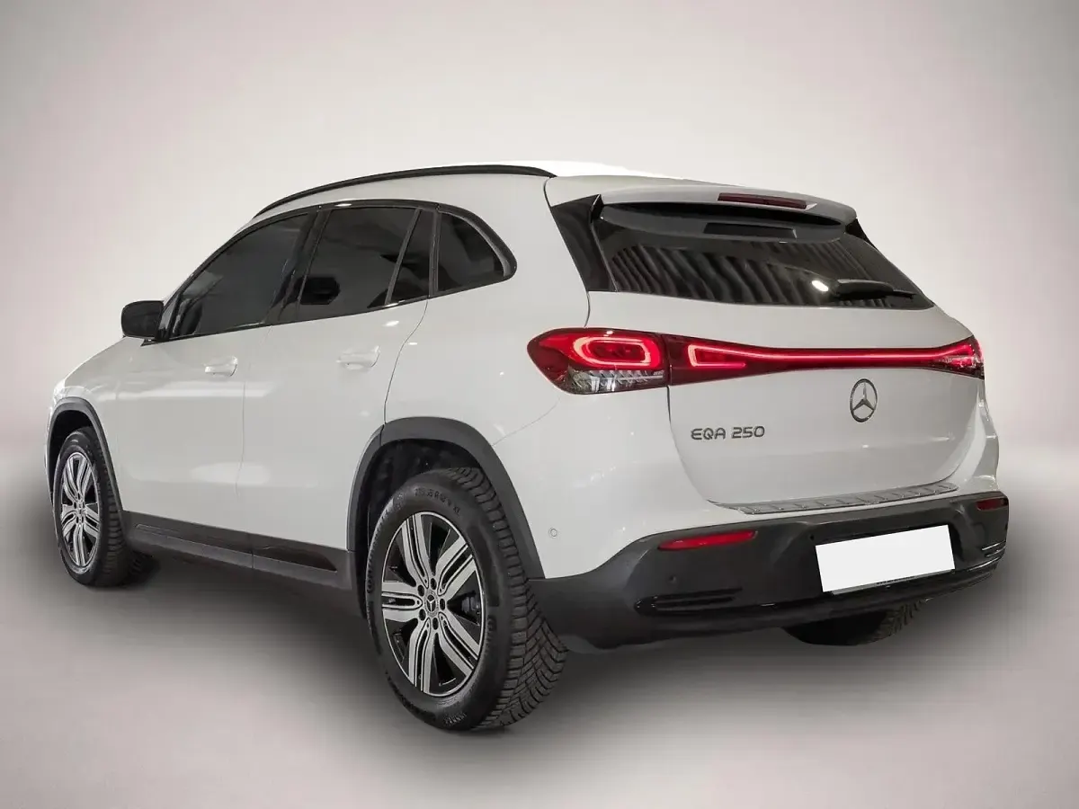 Gebraucht Mercedes EQA250 Progressive 139 kW (190 PS) 2023 Manufacturer SUV
