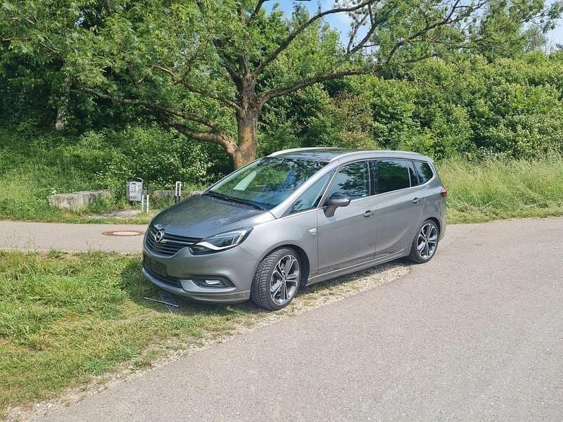 Grau Gebraucht 2018 Opel Zafira Business Van / Kleinbus | 15.300 € (Etwas zu teuer) - Bild 1/4