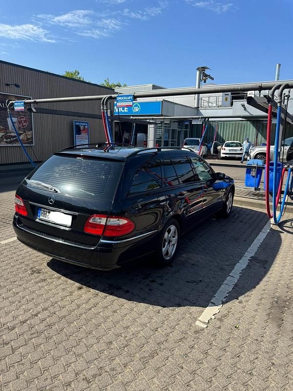 Schwarz Gebraucht 2005 Mercedes E220 Kombi | 2.500 € (Guter Preis) - Bild 1/4