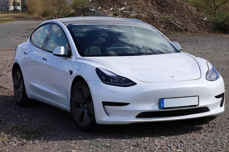 Gebraucht Tesla Model 3 Standard Range 208 kW (283 PS) 2021 Weiß Limousine