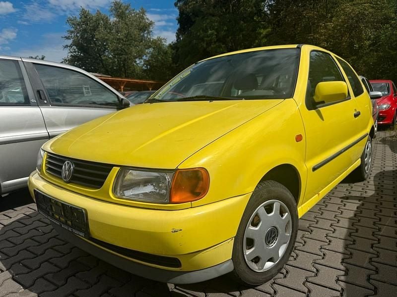 Gelb Gebraucht 1999 VW Polo Kleinwagen | 599 € (Guter Preis) - Bild 1/4