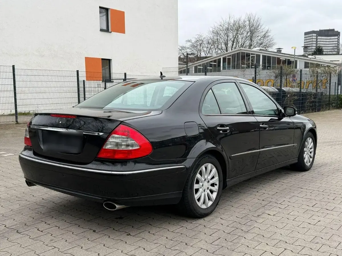 Gebraucht Mercedes E350 Avantgarde 272 PS (200 kW) 2008 Schwarz Limousine