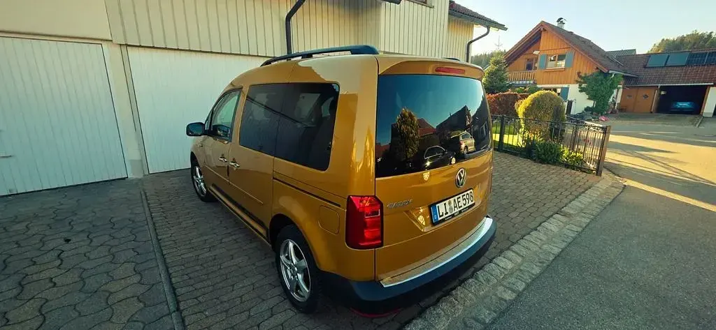 Gebraucht VW Caddy Comfortline 125 PS (91 kW) 2018 Gold Van / Kleinbus