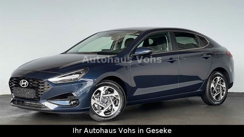 Blau Neu 2024 Hyundai i30 Limousine | 24.970 € (Guter Preis) - Bild 1/3