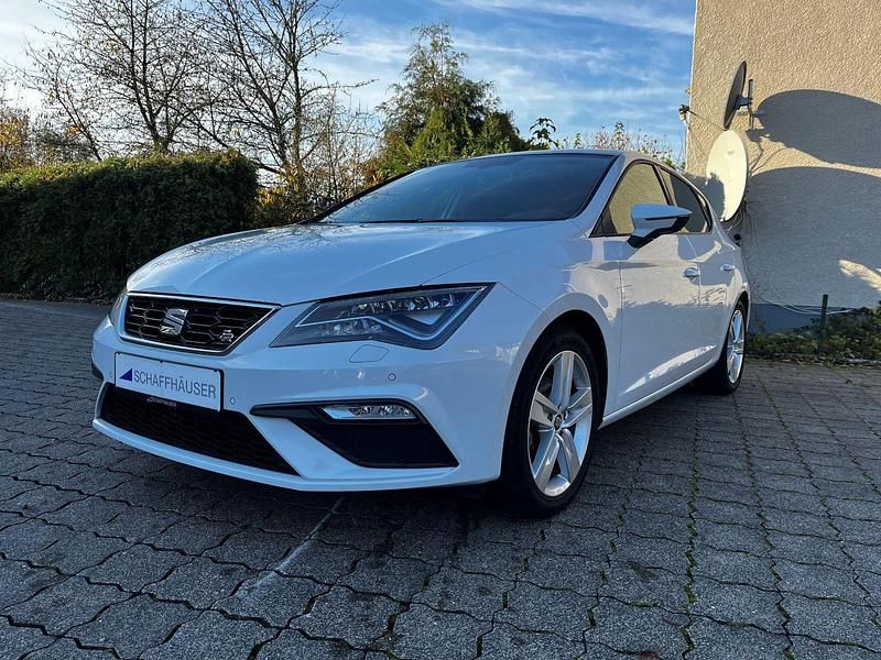 Weiß Gebraucht 2020 Seat Leon FR Limousine | 16.890 € (Superpreis) - Bild 1/4