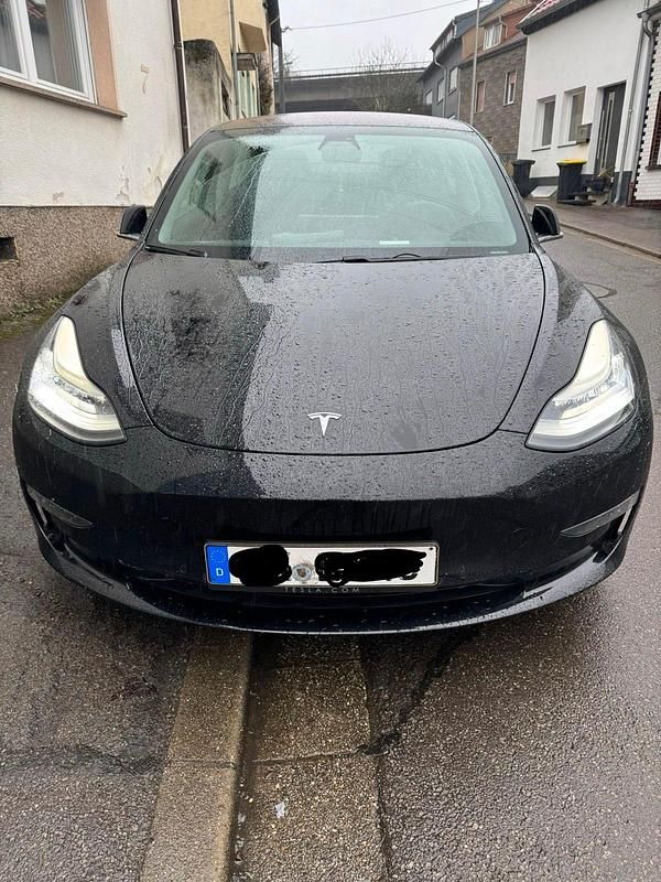 Schwarz Gebraucht 2019 Tesla Model 3 Standard Range Plus Limousine | 17.000 € (Fairer Preis) - Bild 1/4