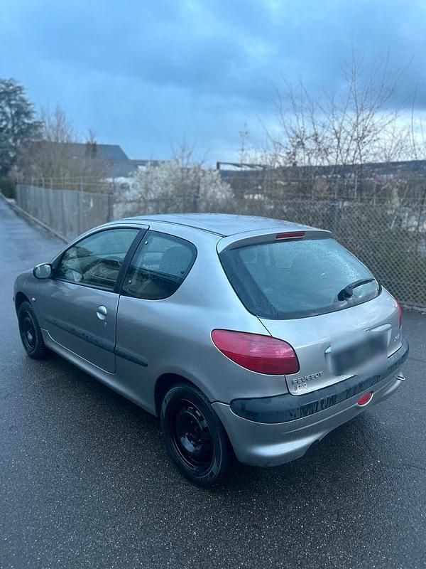 Gebraucht Peugeot 206 60 PS (44 kW) 2003 Grau Kleinwagen