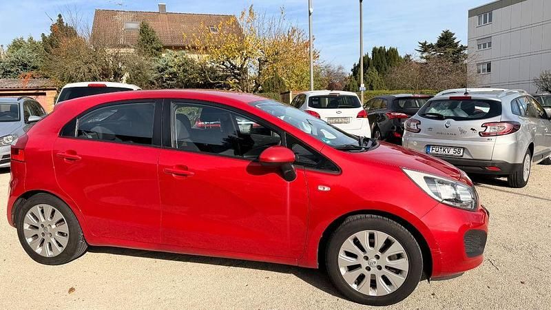 Gebraucht Kia Rio Edition 7 86 PS (63 kW) 2012 Rot Limousine