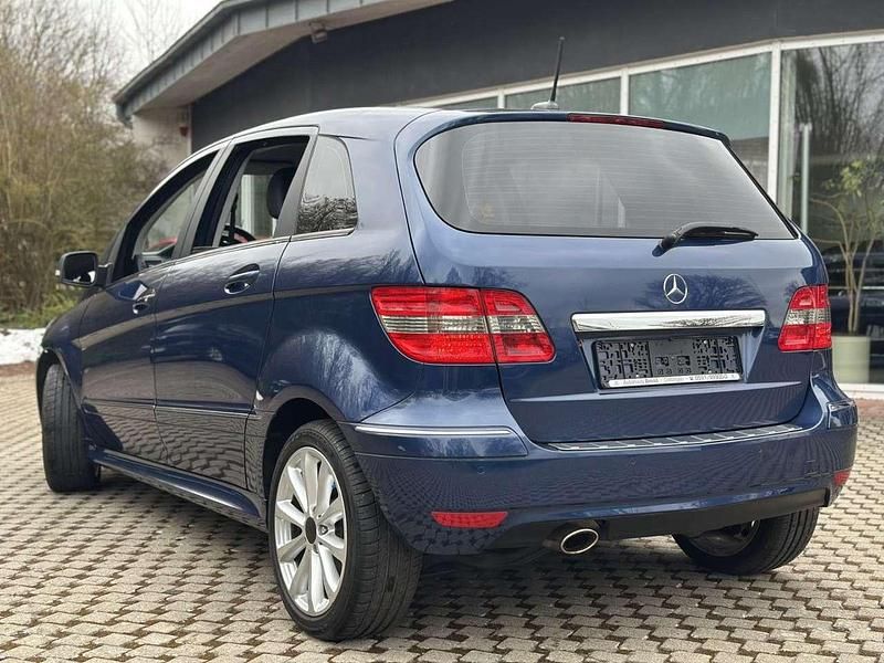 Gebraucht Mercedes B180 116 PS (85 kW) 2011 Blau Van / Kleinbus