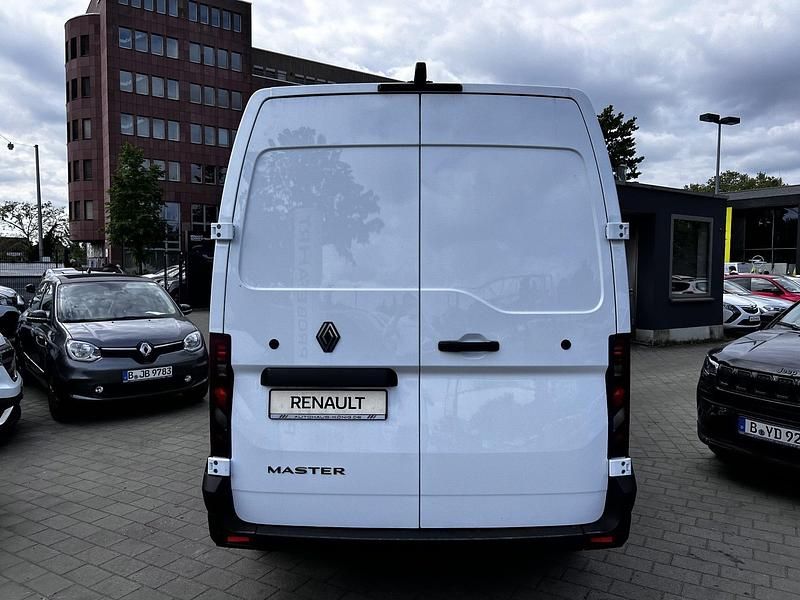 Second-hand Renault Master 131 CP (96 kW) 2025 Alb Van