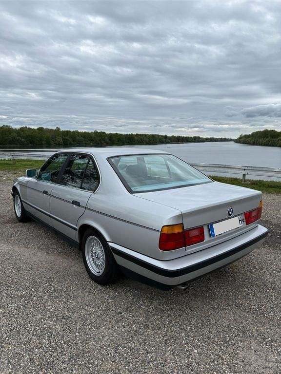 Gebraucht BMW 520 129 PS (94 kW) 1990 Silber Limousine
