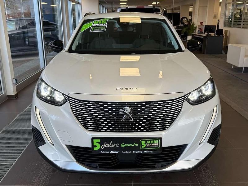 Gebraucht Peugeot e-2008 Allure 100 kW (136 PS) 2023 Lack weiss perlglänzend/typ au SUV