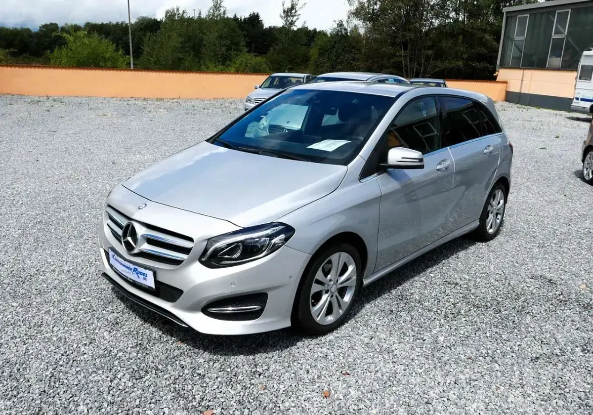Gebraucht Mercedes B180 Urban 109 PS (80 kW) 2015 Silber Kleinwagen