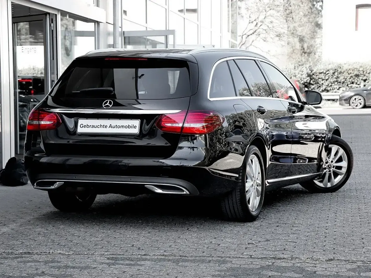 Gebraucht Mercedes C180 156 PS (114 kW) 2021 Obsidianschwarz Kombi