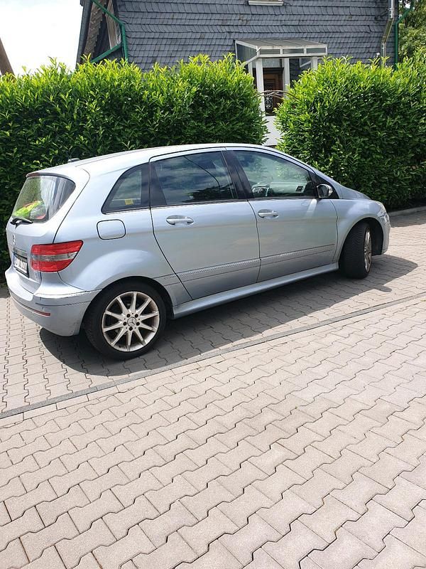 Blau Gebraucht 2006 Mercedes B200 Van / Kleinbus | 2.700 € (Superpreis) - Bild 1/4