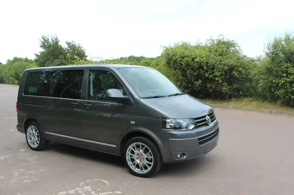 Gebraucht VW Multivan Highline 179 PS (131 kW) 2012 Grau Van / Kleinbus