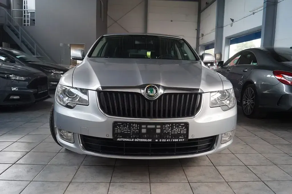 Gebraucht Skoda Superb Elegance 170 PS (125 kW) 2011 Silber Limousine
