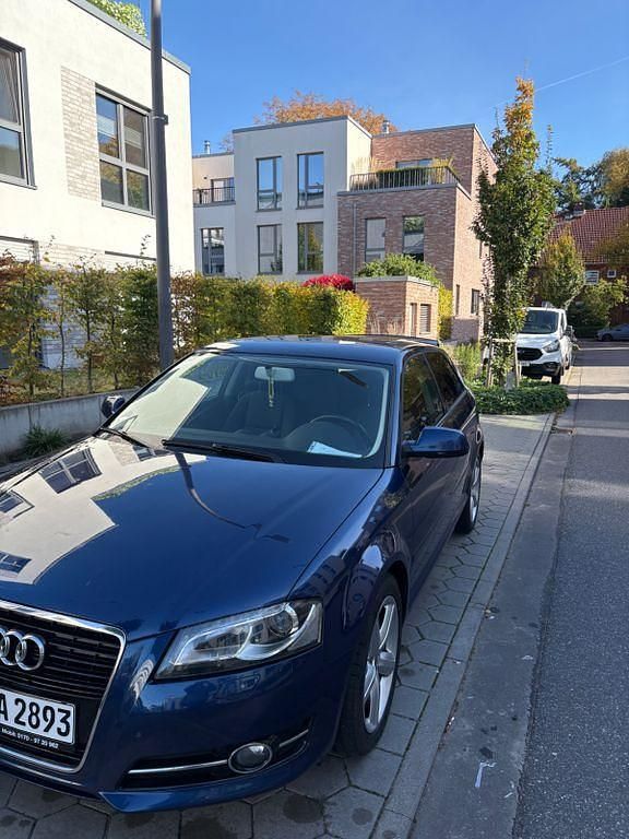Gebraucht Audi A3 Comfort 140 PS (102 kW) 2011 Blau Limousine