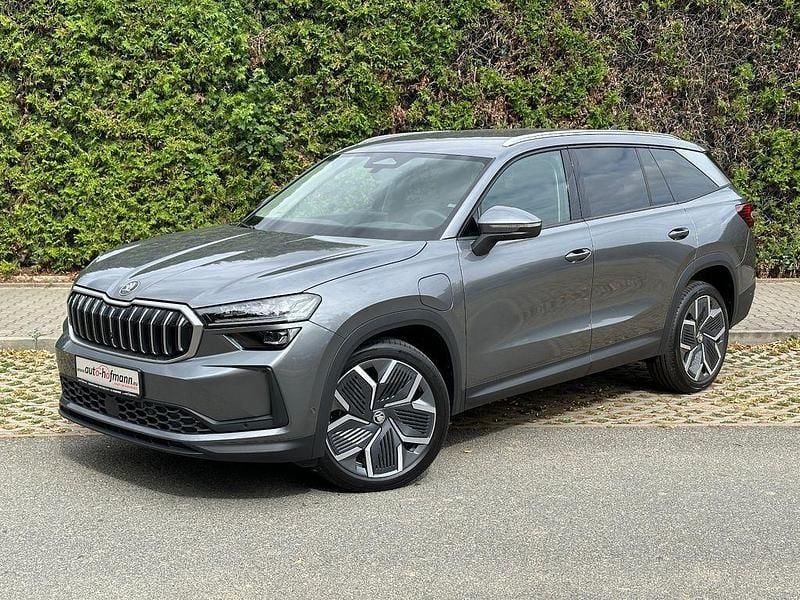 Grau Neu 2025 Skoda Kodiaq Exclusive SUV | 52.150 € (Teuer) - Bild 1/4
