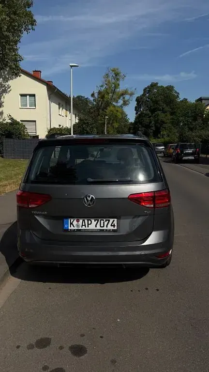 Gebraucht VW Touran Comfortline 110 PS (80 kW) 2017 Grau Van / Kleinbus