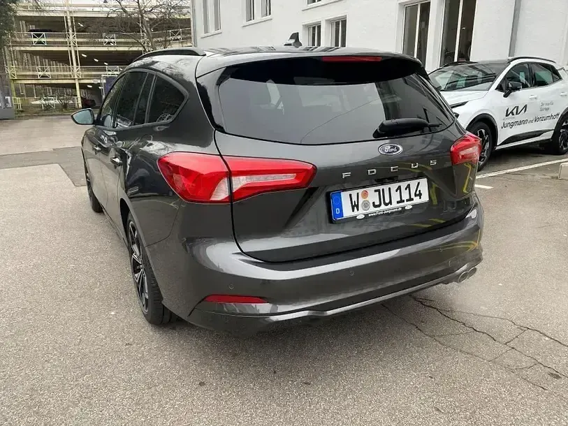 Gebraucht Ford Focus 125 PS (91 kW) 2022 Magnetic (metallic) Kombi