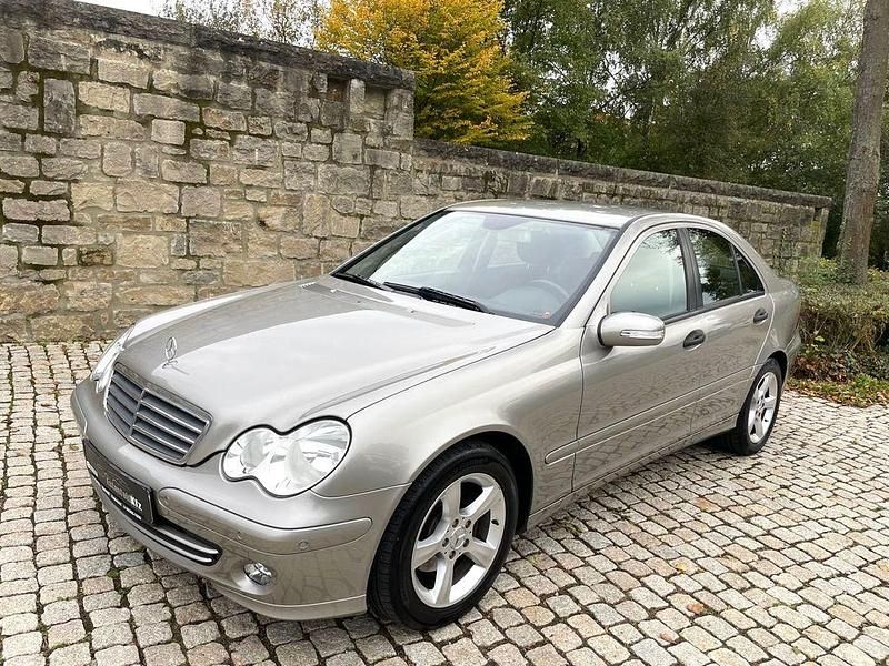 Grau Gebraucht 2007 Mercedes C180 Elegance Limousine | 4.399 € (Guter Preis) - Bild 1/4