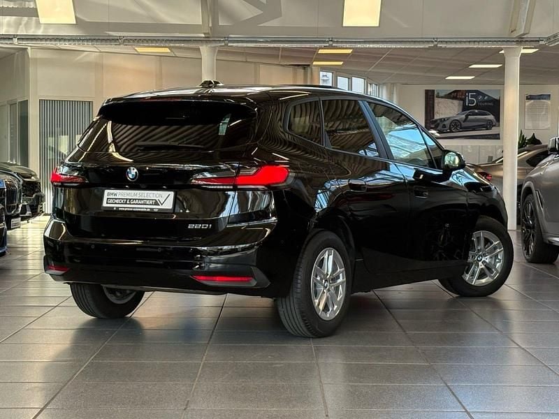 Gebraucht BMW 220 Luxury Line 156 PS (114 kW) 2023 Schwarz Van / Kleinbus