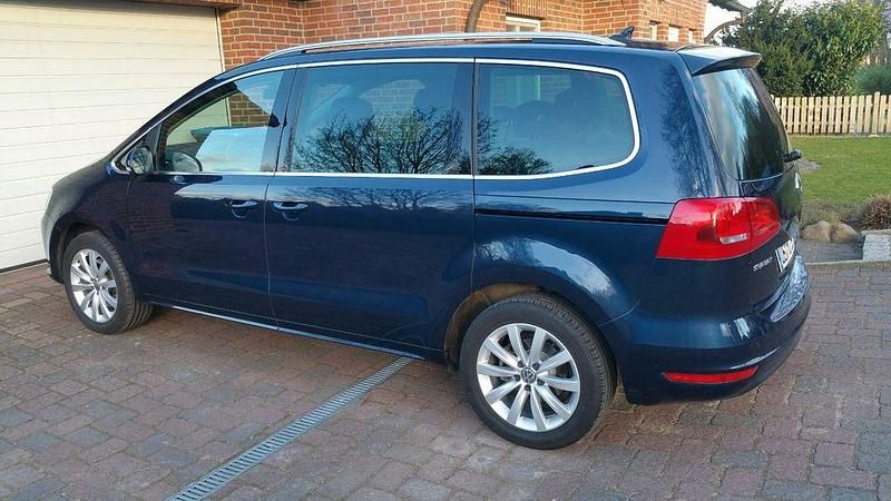 Blau Gebraucht 2015 VW Sharan Highline Van / Kleinbus | 17.500 € (Guter Preis) - Bild 1/4
