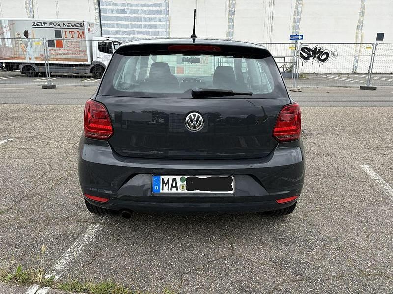 Gebraucht VW Polo Comfortline 90 PS (66 kW) 2015 Grau Kleinwagen