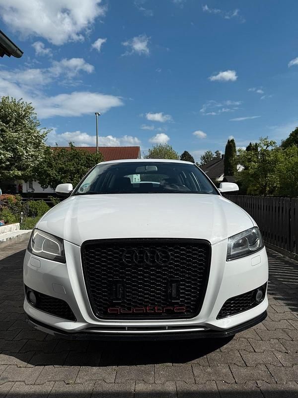 Weiß Gebraucht 2012 Audi A3 Sportback Kombi | 7.799 € (Fairer Preis) - Bild 1/4