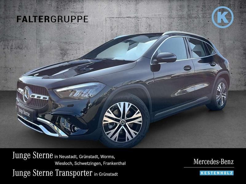 Nachtschwarz Gebraucht 2023 Mercedes GLA200 Progressive SUV | 46.380 € (Teuer) - Bild 1/4