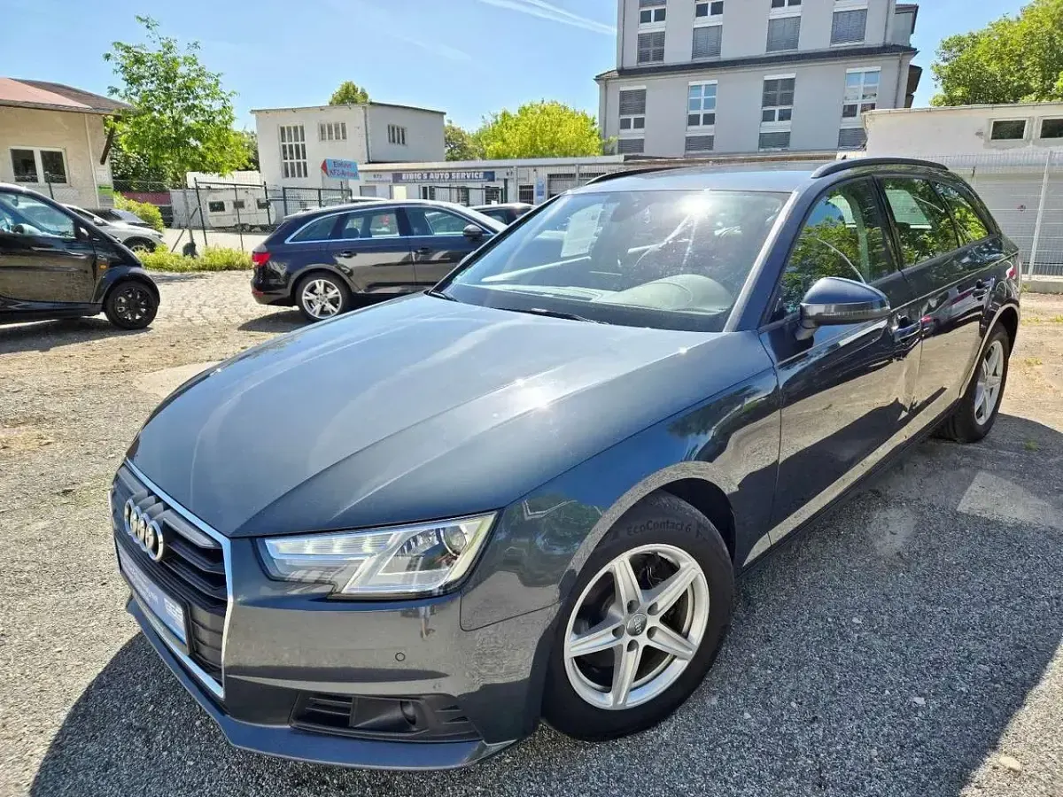 Gebraucht Audi A4 Basis 122 PS (89 kW) 2019 Grau Kombi