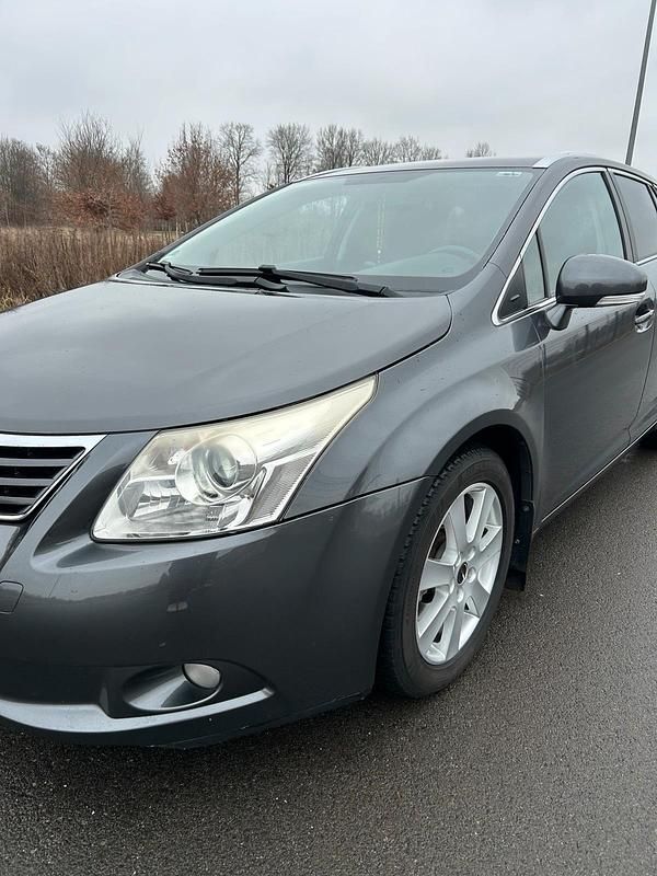 Gebraucht Toyota Avensis T2 150 PS (110 kW) 2011 Grau Kombi