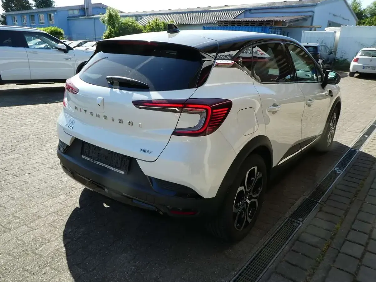 Gebraucht Mitsubishi ASX Top 143 PS (105 kW) 2023 Himalayaweiss / onyxschwarz SUV