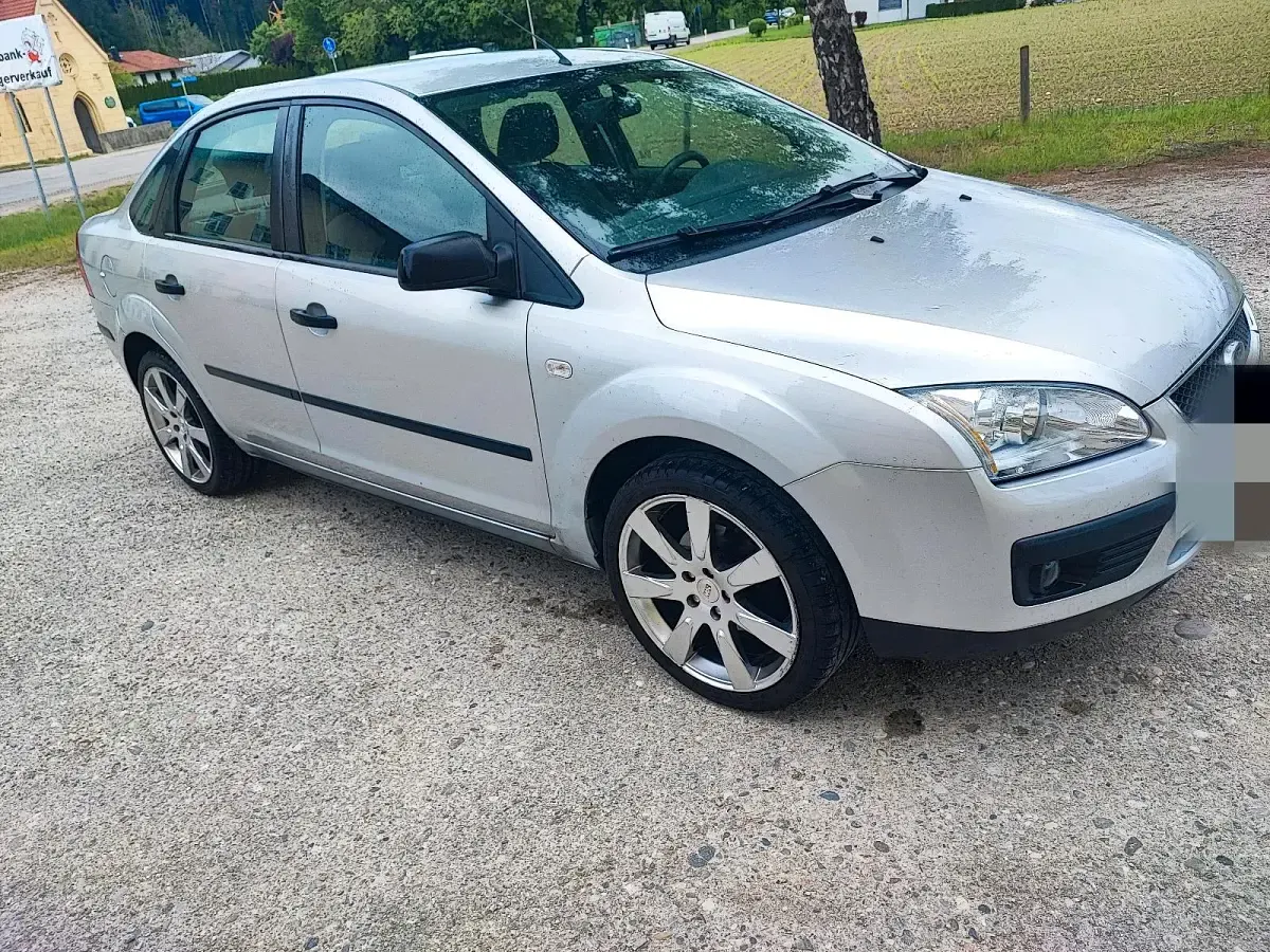 Używany Ford Focus 116 KM (85 kW) 2005 Srebrny Sedan/Limuzyna