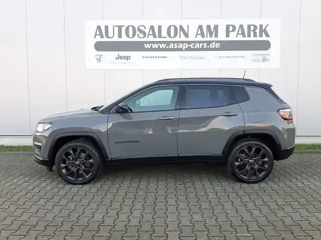 Gebraucht Jeep Compass 241 PS (177 kW) 2021 Zweifarblackierung sting grey SUV