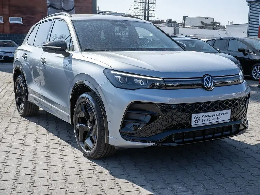Gebraucht VW Tiguan Style 150 PS (110 kW) 2025 Silber SUV