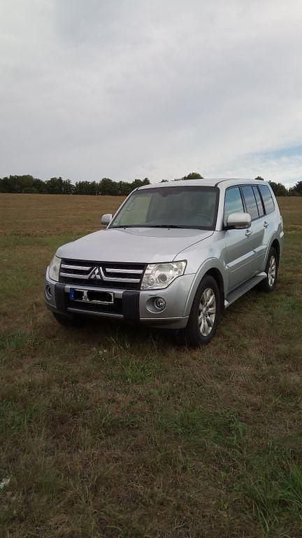 Silber Gebraucht 2010 Mitsubishi Pajero Intense SUV | 16.000 € (Teuer) - Bild 1/4