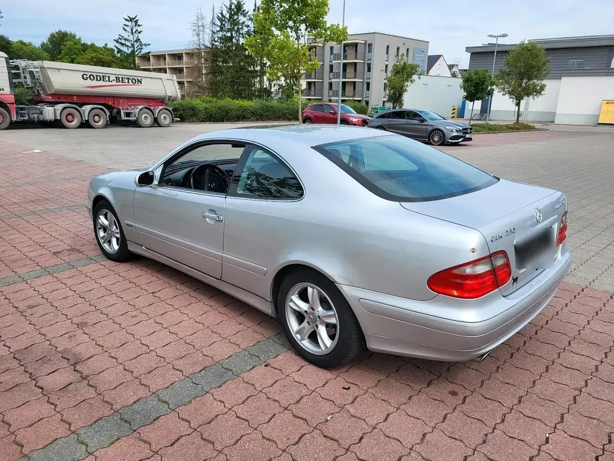Gebraucht Mercedes CLK230 193 PS (141 kW) 2000 Silber Coupé