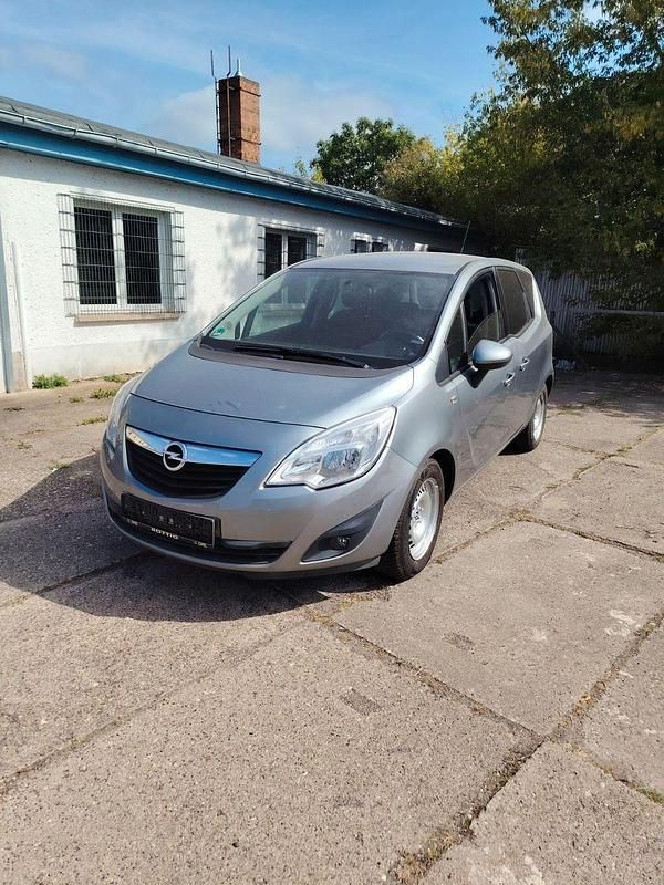 Grau Gebraucht 2011 Opel Meriva Edition Van / Kleinbus | 3.200 € (Fairer Preis) - Bild 1/4
