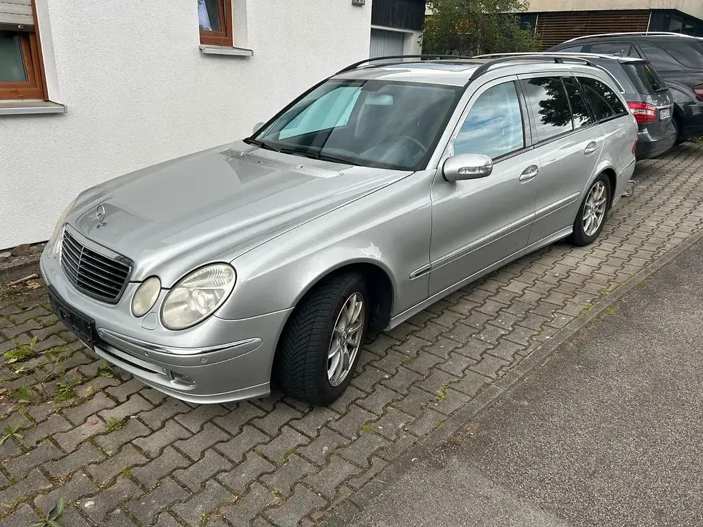 Gebraucht Mercedes E220 150 PS (110 kW) 2005 Silber Limousine