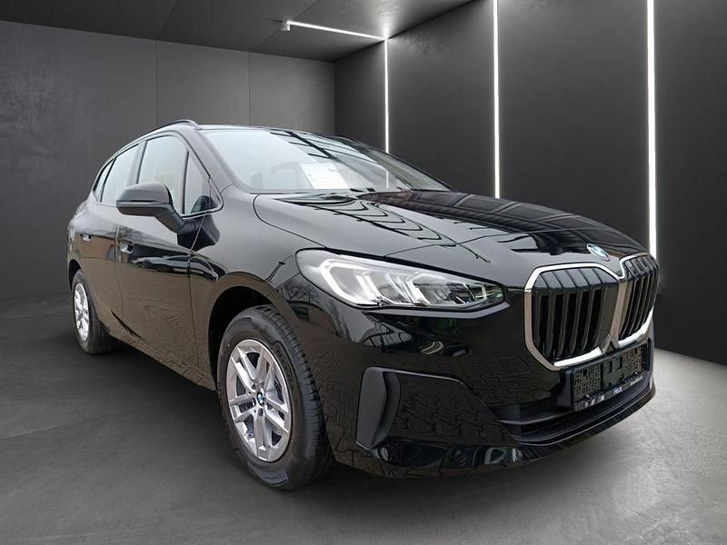 Neu BMW 216 Active Tourer 122 PS (89 kW) 2025 Schwarz uni Van / Kleinbus