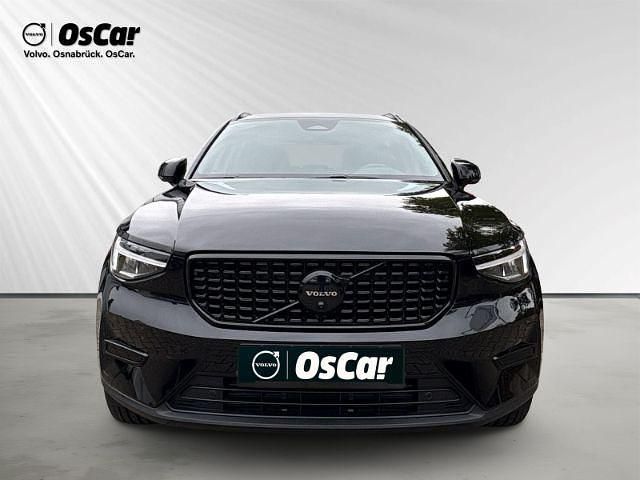 Neu Volvo XC40 Plus 163 PS (119 kW) 2025 Schwarz SUV