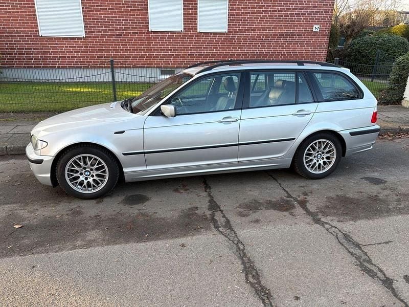 Silber Gebraucht 2002 BMW 325 Sport Line Kombi | 2.650 € (Guter Preis) - Bild 1/4