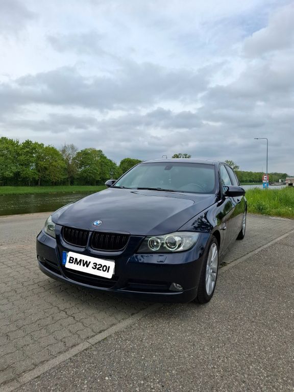 Gebraucht BMW 320 Performance 170 PS (125 kW) 2008 Blau Limousine