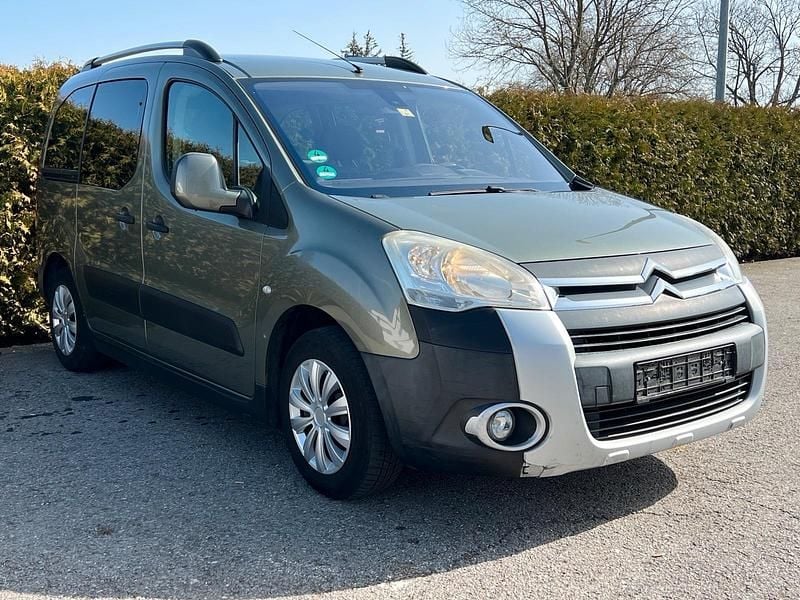 Gebraucht Citroën Berlingo 109 PS (80 kW) 2009 Grün Van / Kleinbus