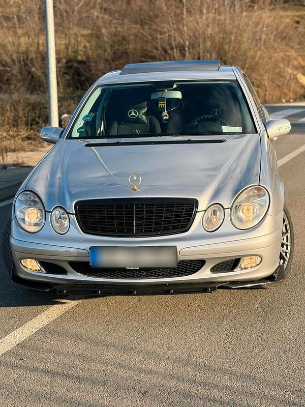 Gebraucht Mercedes E220 150 PS (110 kW) 2005 Silber Limousine