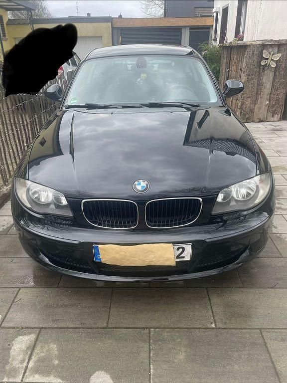 Gebraucht BMW 116 122 PS (89 kW) 2010 Schwarz Kleinwagen