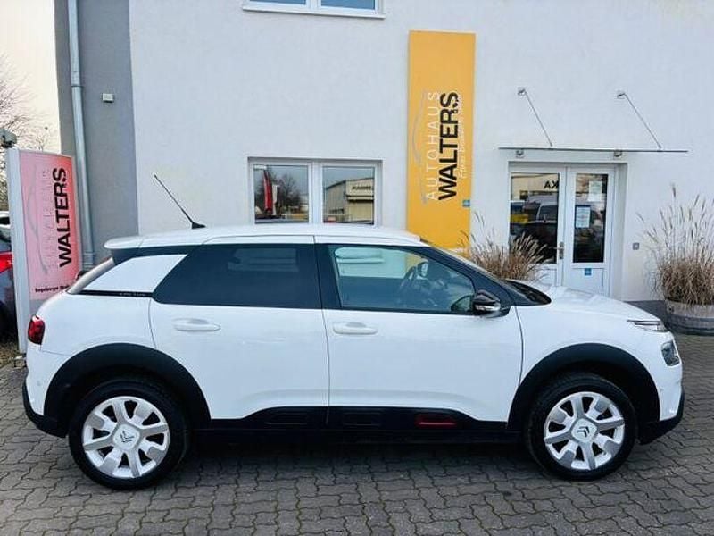 Weiss Gebraucht 2018 Citroën C4 Limousine | 12.750 € (Teuer) - Bild 1/4